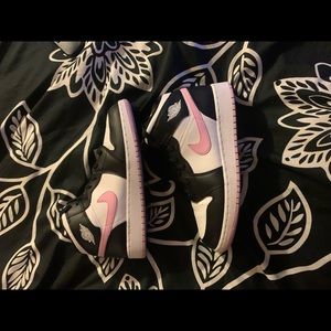 Jordan 1 mid “Arctic pink”